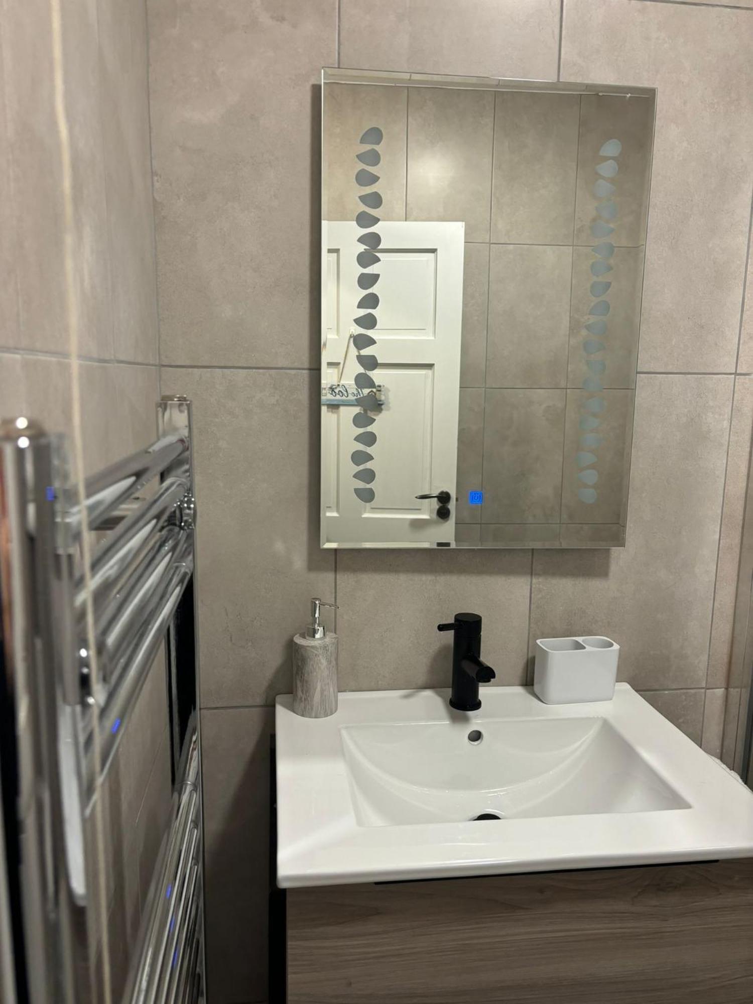 Basement Studio Apartment Баллина Экстерьер фото