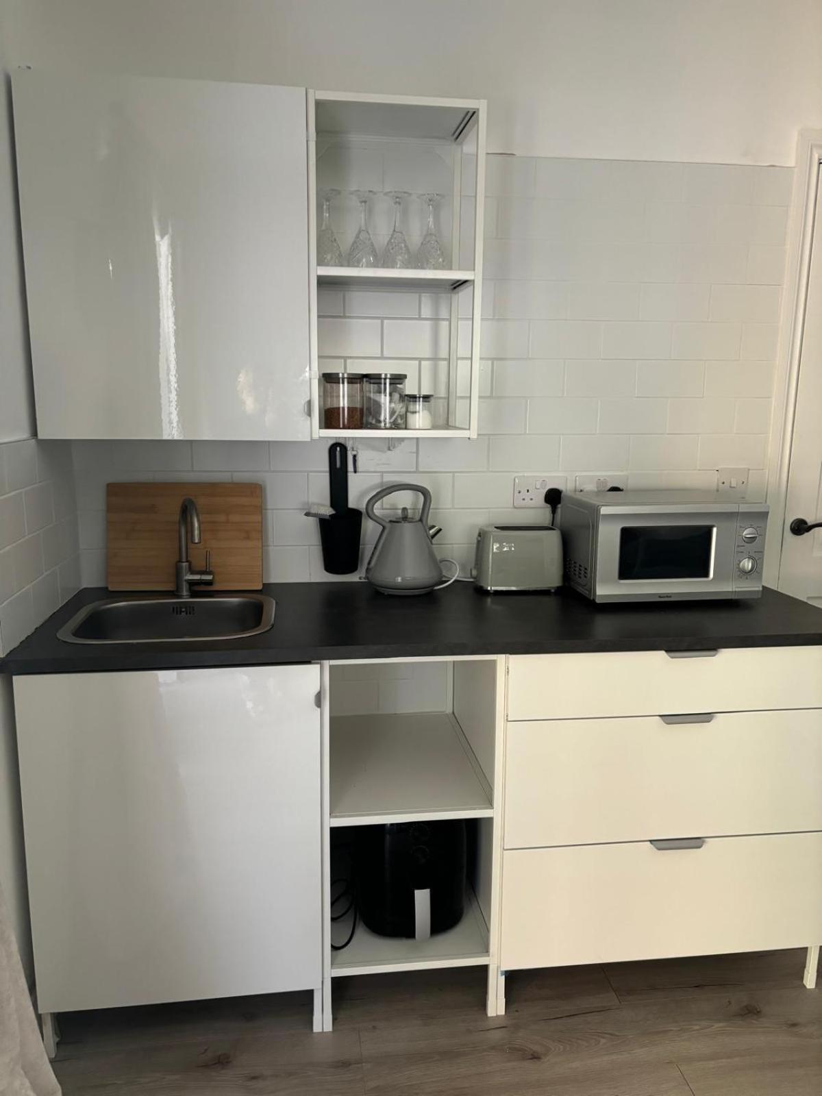 Basement Studio Apartment Баллина Экстерьер фото